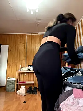 floooohv online show from October 17, 2025, 11:18 pm