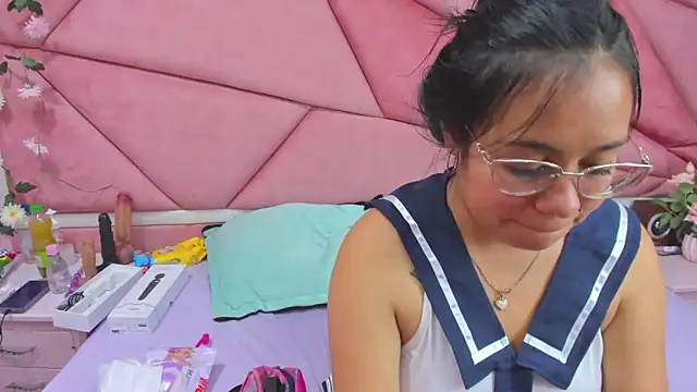 Snapshot of _Violeta_18 chatting on September 14, 2025, 4:22 am Violeta 18 online show from September 14, 2025, 4:22 am