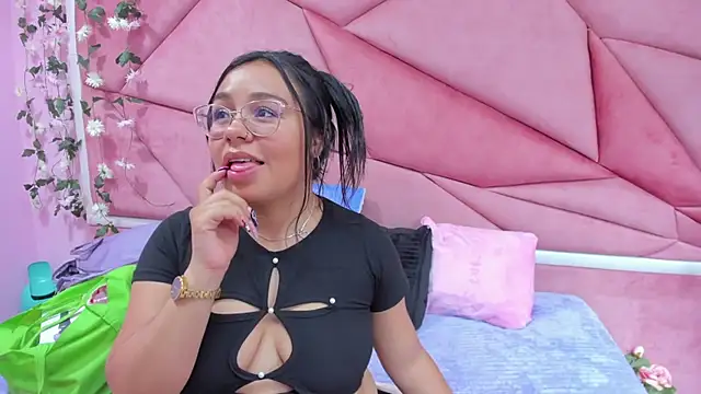 Snapshot of _Violeta_18 chatting on October 12, 2025, 3:44 pm Violeta 18 online show from October 12, 2025, 3:44 pm