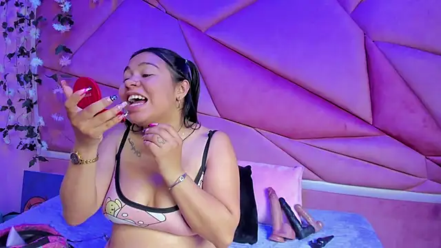 Snapshot of _Violeta_18 chatting on October 17, 2025, 3:20 am Violeta 18 online show from October 17, 2025, 3:20 am