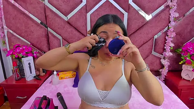 Snapshot of _Violeta_18 chatting on October 21, 2025, 3:07 am Violeta 18 online show from October 21, 2025, 3:07 am