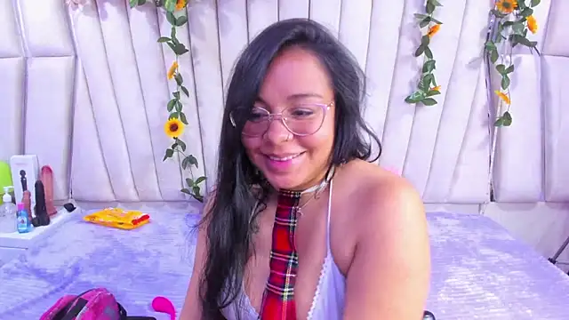 Snapshot of _Violeta_18 chatting on October 30, 2025, 2:35 am Violeta 18 online show from October 30, 2025, 2:35 am