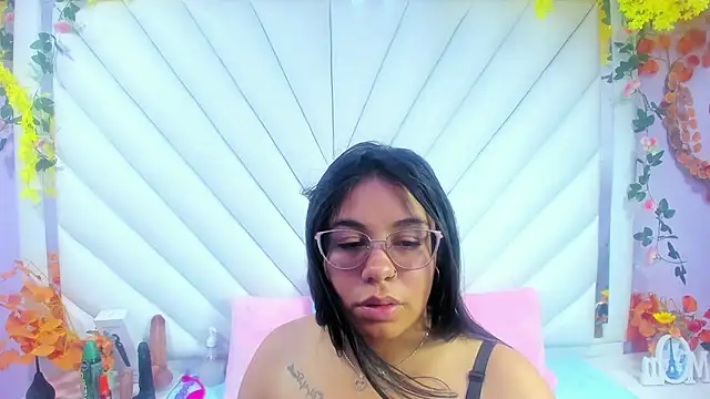 Snapshot of _Violeta_18 chatting on November 14, 2025, 3:05 am Violeta 18 online show from November 14, 2025, 3:05 am