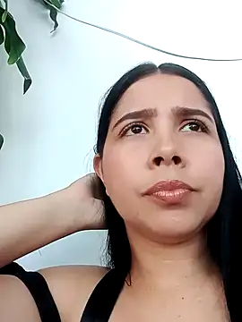 Candy-Body online show from April 22, 2026, 5:14 pm