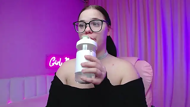 Eliss Shyyo online show from March 4, 2025, 4:17 am