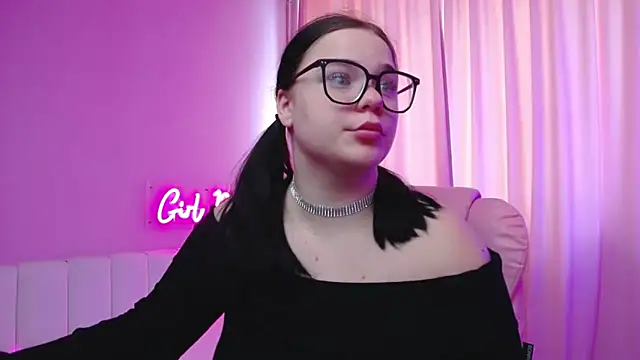 Eliss Shyyo online show from March 4, 2025, 7:41 am