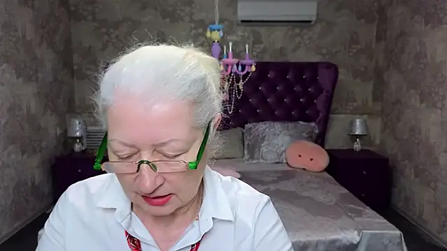 Snapshot of Maya_Mayflower chatting on March 12, 2025, 12:15 pm Maya Mayflower online show from March 12, 2025, 12:15 pm