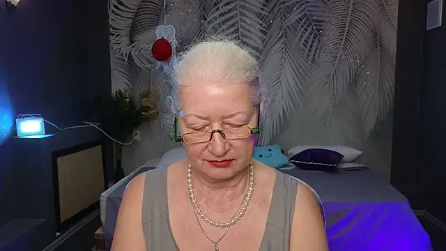 Snapshot of Maya_Mayflower chatting on March 13, 2025, 9:43 am Maya Mayflower online show from March 13, 2025, 9:43 am