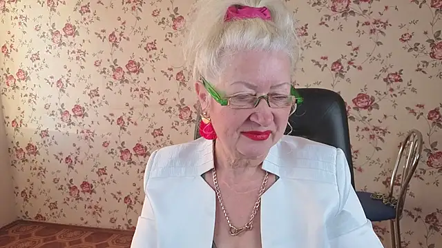 Snapshot of Maya_Mayflower chatting on October 3, 2025, 3:58 am Maya Mayflower online show from October 3, 2025, 3:58 am