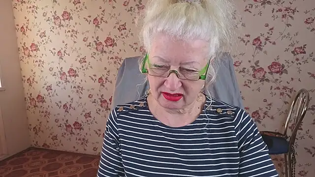 Snapshot of Maya_Mayflower chatting on October 17, 2025, 4:04 am Maya Mayflower online show from October 17, 2025, 4:04 am