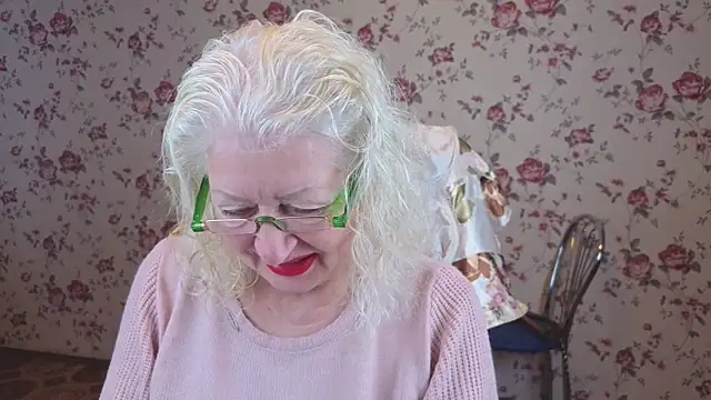 Snapshot of Maya_Mayflower chatting on October 20, 2025, 4:13 am Maya Mayflower online show from October 20, 2025, 4:13 am