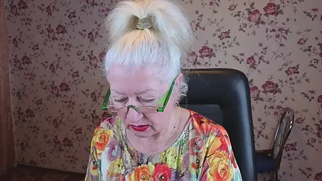 Snapshot of Maya_Mayflower chatting on November 4, 2025, 4:00 am Maya Mayflower online show from November 4, 2025, 4:00 am