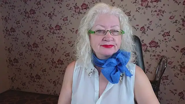 Snapshot of Maya_Mayflower chatting on November 10, 2025, 4:11 am Maya Mayflower online show from November 10, 2025, 4:11 am