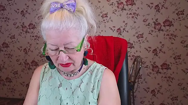 Snapshot of Maya_Mayflower chatting on November 13, 2025, 4:11 am Maya Mayflower online show from November 13, 2025, 4:11 am