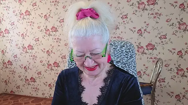 Snapshot of Maya_Mayflower chatting on November 15, 2025, 5:38 am Maya Mayflower online show from November 15, 2025, 5:38 am