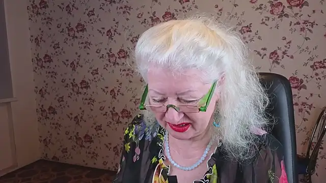 Snapshot of Maya_Mayflower chatting on November 17, 2025, 4:07 am Maya Mayflower online show from November 17, 2025, 4:07 am