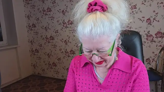 Snapshot of Maya_Mayflower chatting on November 21, 2025, 4:00 am Maya Mayflower online show from November 21, 2025, 4:00 am