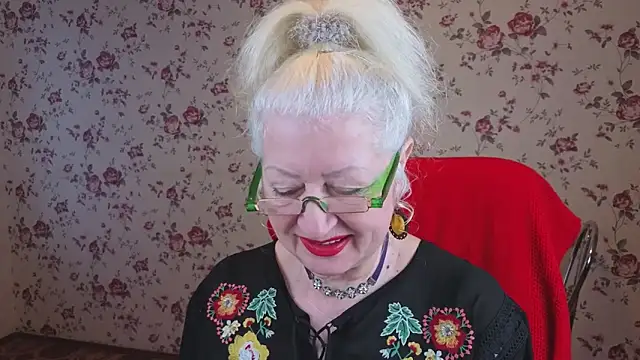 Snapshot of Maya_Mayflower chatting on November 30, 2025, 5:00 am Maya Mayflower online show from November 30, 2025, 5:00 am