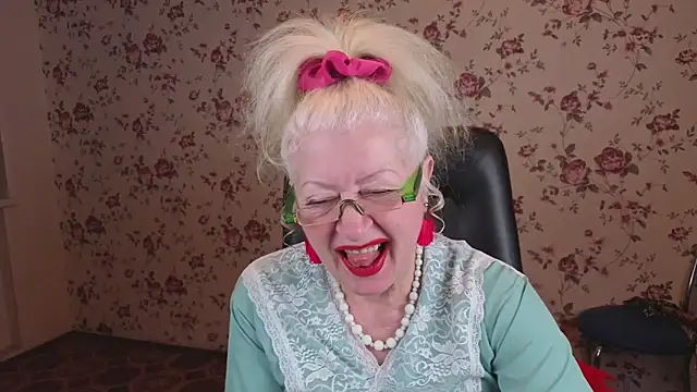 Snapshot of Maya_Mayflower chatting on December 1, 2025, 4:06 am Maya Mayflower online show from December 1, 2025, 4:06 am