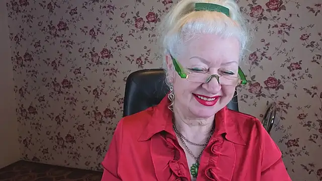 Snapshot of Maya_Mayflower chatting on December 14, 2025, 4:07 am Maya Mayflower online show from December 14, 2025, 4:07 am