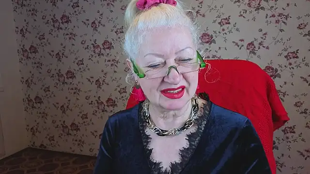 Snapshot of Maya_Mayflower chatting on December 15, 2025, 4:06 am Maya Mayflower online show from December 15, 2025, 4:06 am