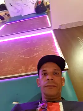 Snapshot of karlossan24 chatting on February 14, 2026, 9:11 pm karlossan24 online show from February 14, 2026, 9:11 pm