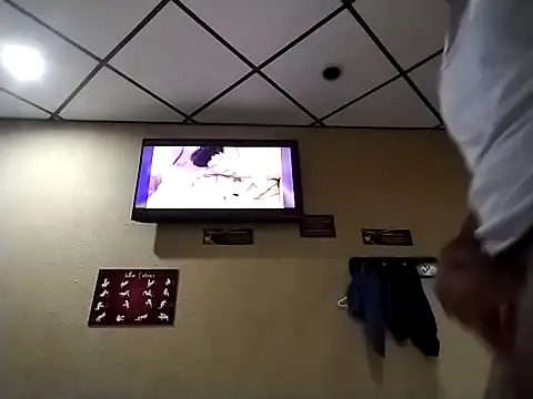 Snapshot of karlossan24 chatting on February 15, 2026, 9:33 pm karlossan24 online show from February 15, 2026, 9:33 pm