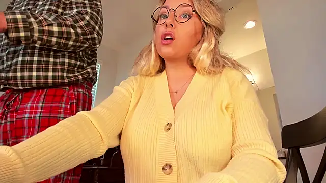 Snapshot of realtoxxxxmaria chatting on November 8, 2025, 1:44 pm realtoxxxxmaria online show from November 8, 2025, 1:44 pm