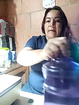 isis milove online show from March 11, 2026, 11:05 am