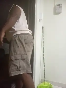 Latte1204 online show from April 13, 2026, 6:35 pm