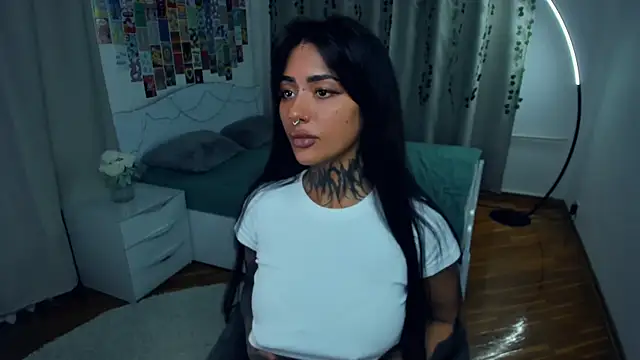 Snapshot of CharimgSabrina chatting on October 25, 2025, 6:32 am CharimgSabrina online show from October 25, 2025, 6:32 am