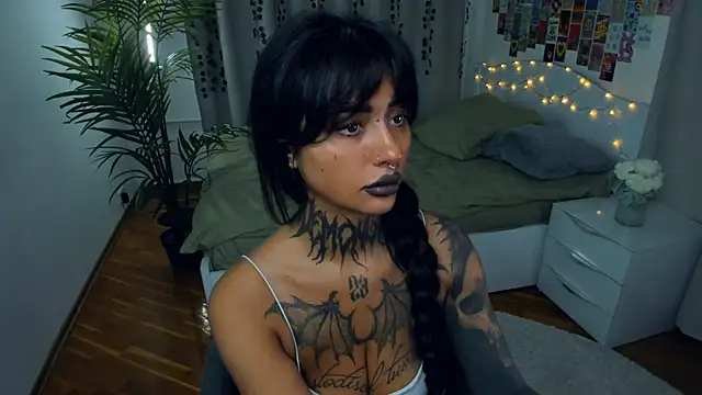 CharimgSabrina online show from November 14, 2025, 6:12 am