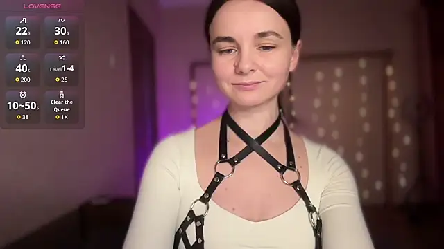 lanaloulou online show from November 7, 2025, 9:59 pm