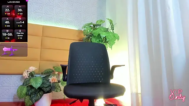 LeilaHiuston online show from February 17, 2026, 8:15 pm