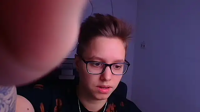 Bella Swannn online show from March 6, 2025, 12:09 pm