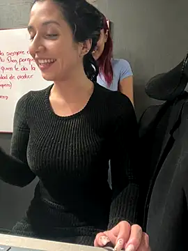 Isabella Varella online show from November 11, 2025, 12:38 pm