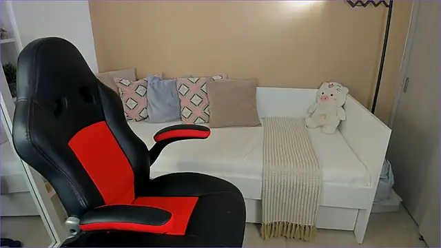 Snapshot of ValentinaMilann chatting on October 22, 2025, 10:20 pm ValentinaMilann online show from October 22, 2025, 10:20 pm