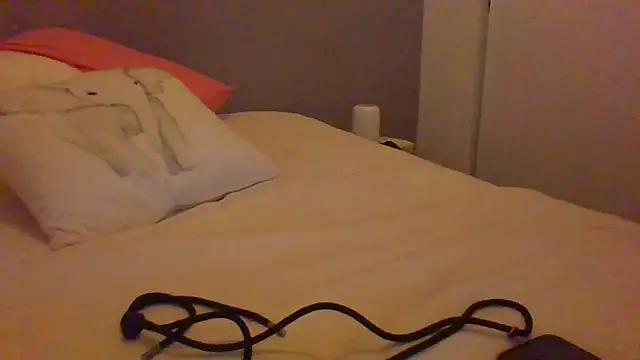 Valentinette online show from October 24, 2025, 7:43 pm