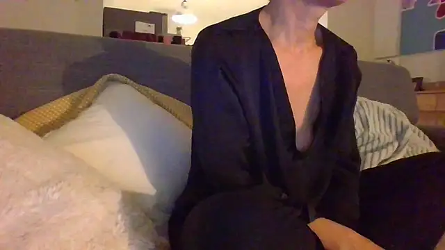 Valentinette online show from November 26, 2025, 8:32 pm