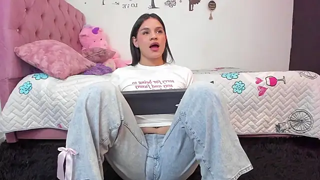 Moonroxe  online show from December 22, 2025, 7:55 pm