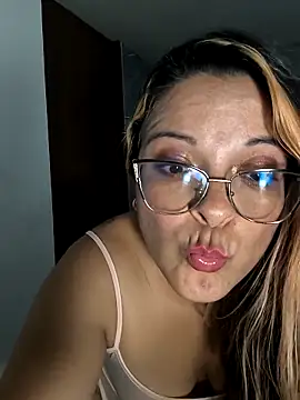 Snapshot of KimyCox_16 chatting on March 5, 2025, 12:16 am KimyCox 16 online show from March 5, 2025, 12:16 am