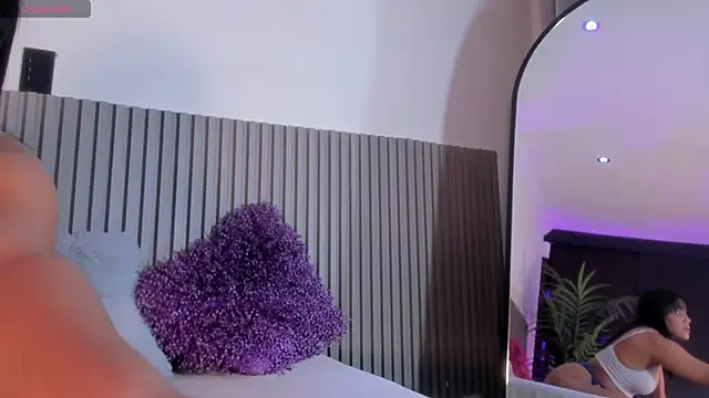 adalinarusell  online show from April 16, 2026, 11:11 am