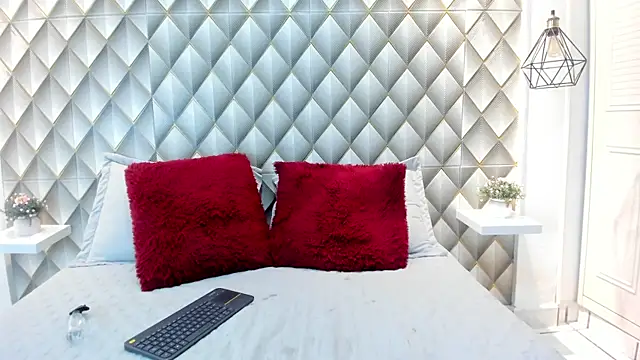 Snapshot of Hanna_Kupper chatting on March 11, 2025, 10:20 pm Hanna Kupper online show from March 11, 2025, 10:20 pm