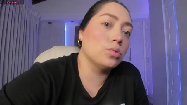 Snapshot of heidy_johns chatting on October 18, 2025, 3:31 am heidy johns online show from October 18, 2025, 3:31 am