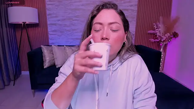 Snapshot of heidy_johns chatting on November 4, 2025, 3:27 am heidy johns online show from November 4, 2025, 3:27 am