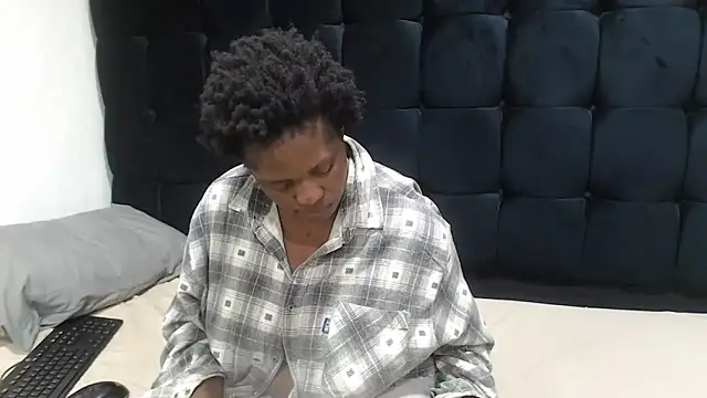 Snapshot of TaurusClitCake chatting on October 2, 2025, 7:48 am TaurusClitCake online show from October 2, 2025, 7:48 am