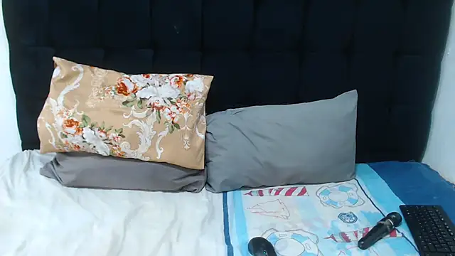 Snapshot of TaurusClitCake chatting on October 13, 2025, 4:51 pm TaurusClitCake online show from October 13, 2025, 4:51 pm