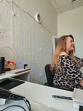 Juicy PeachLux online show from May 24, 2026, 8:08 am