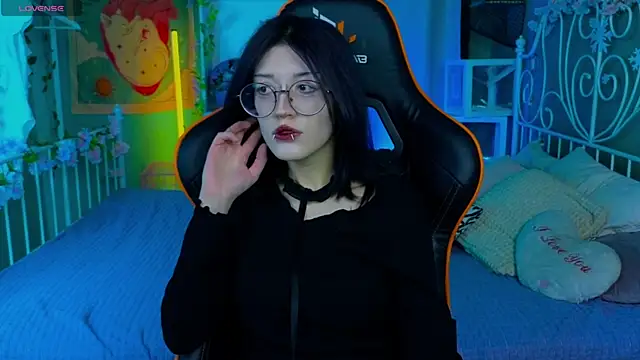 Snapshot of Setsunai_ chatting on March 9, 2025, 7:37 pm Setsunai online show from March 9, 2025, 7:37 pm