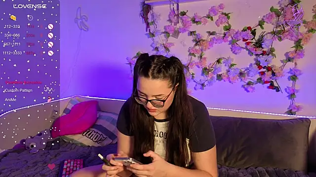 Snapshot of MiraLuccian chatting on October 6, 2025, 6:49 pm MiraLuccian online show from October 6, 2025, 6:49 pm